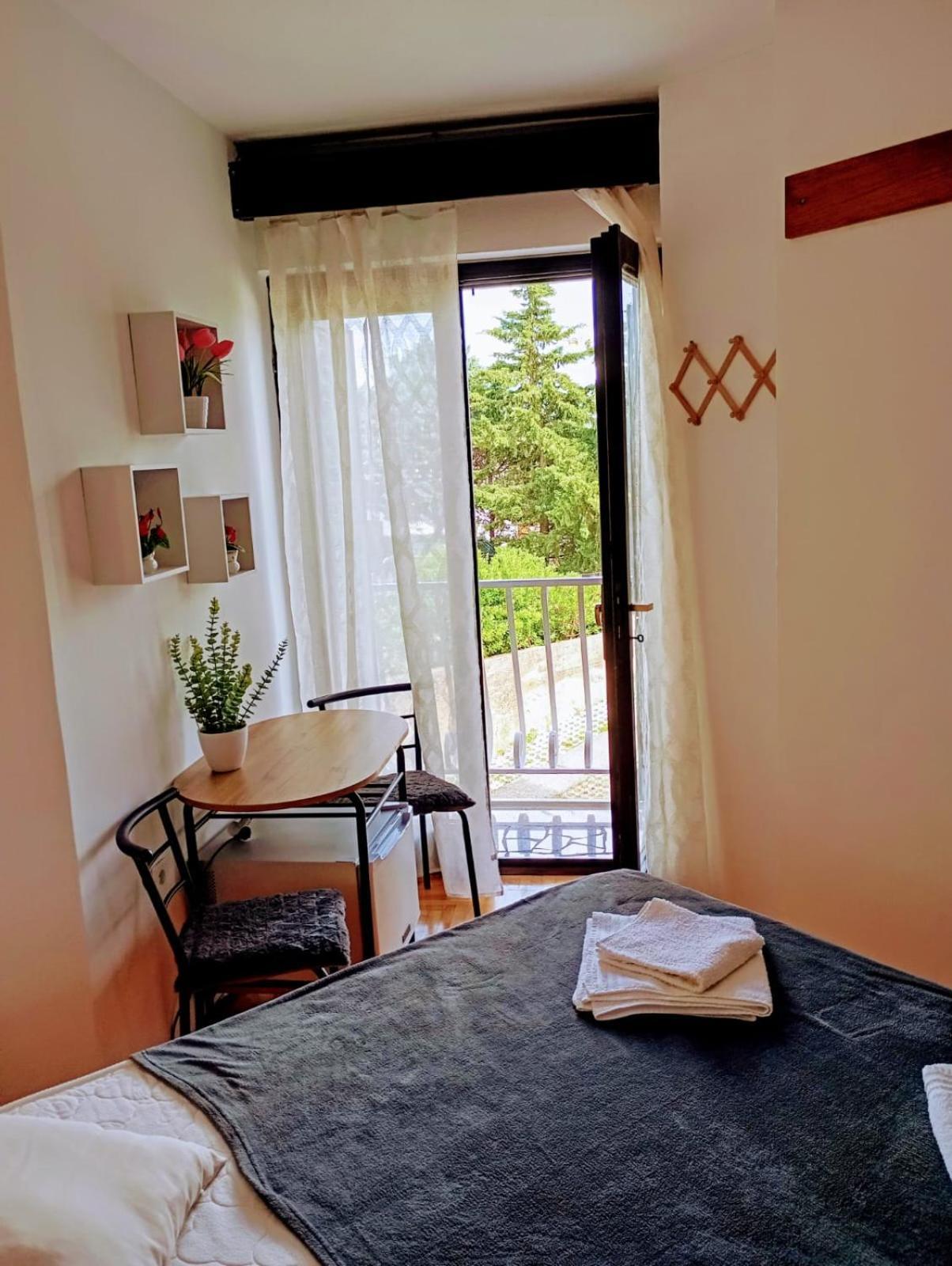 Rooms Helena Крк Екстер'єр фото