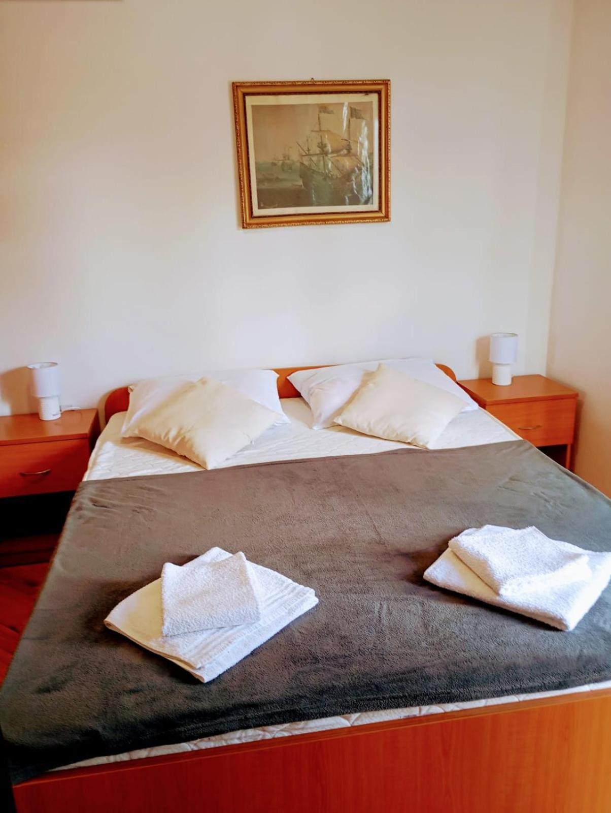 Rooms Helena Крк Екстер'єр фото