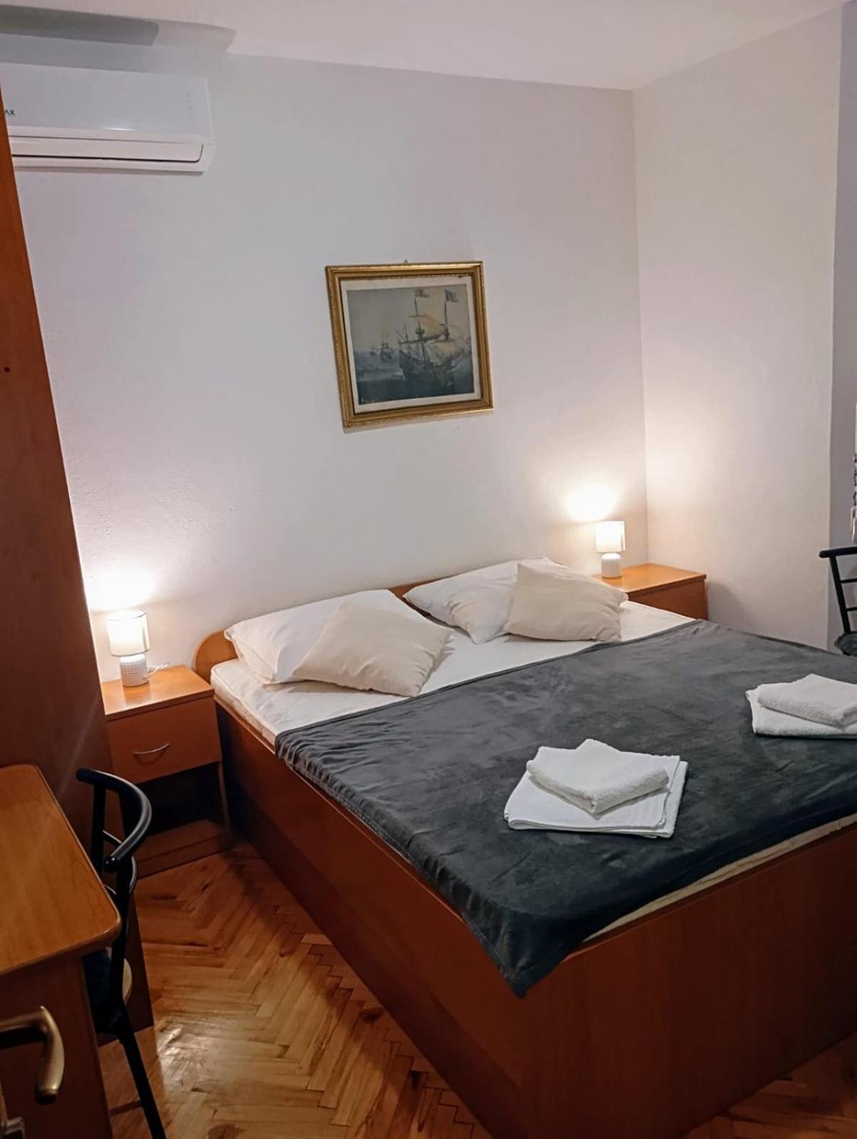 Rooms Helena Крк Екстер'єр фото