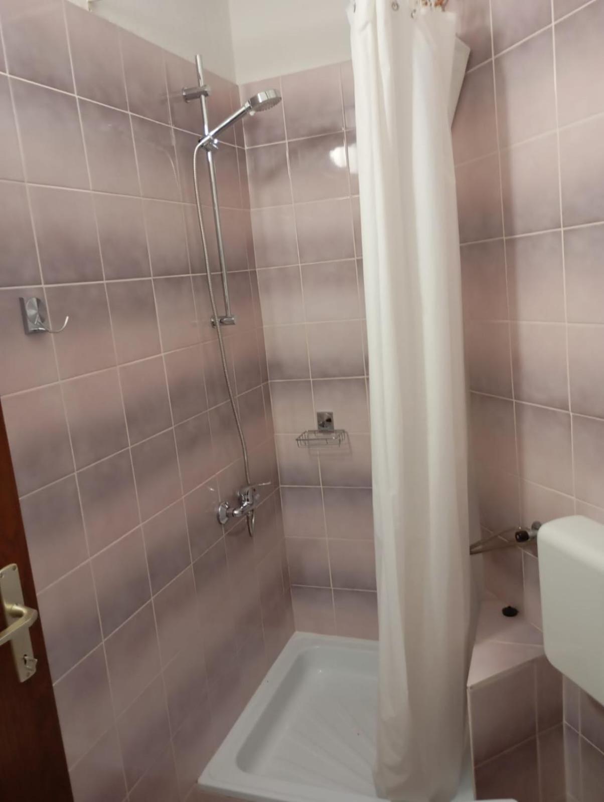 Rooms Helena Крк Екстер'єр фото