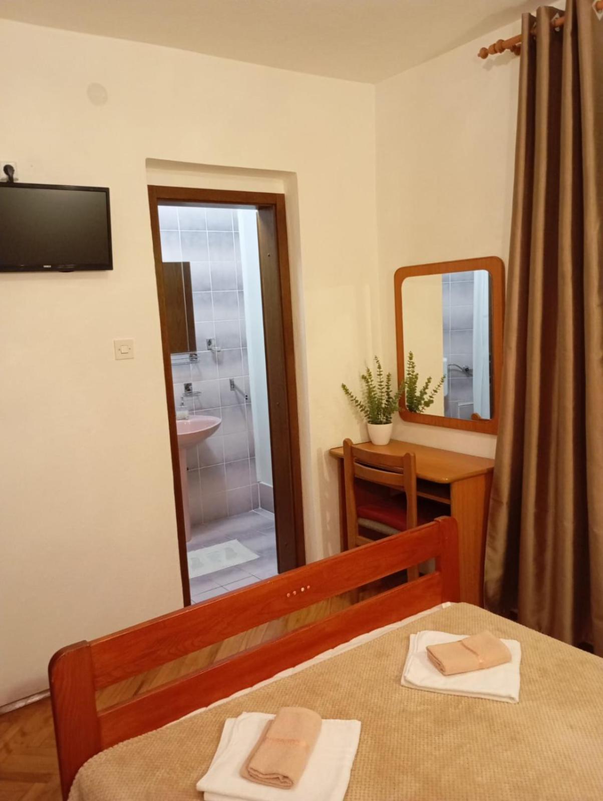 Rooms Helena Крк Екстер'єр фото