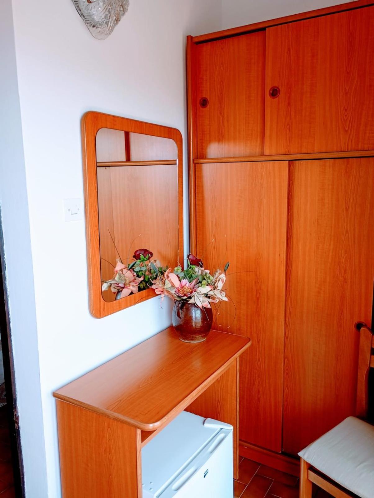Rooms Helena Крк Екстер'єр фото
