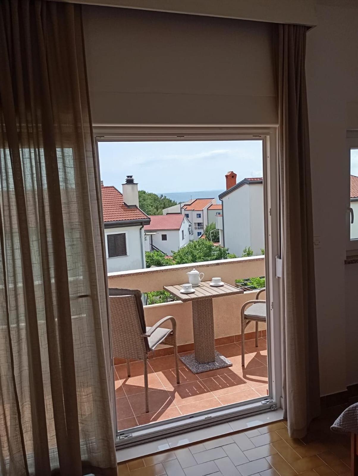 Rooms Helena Крк Екстер'єр фото