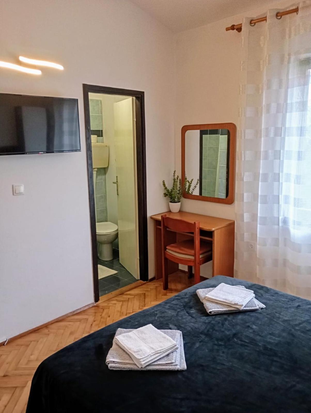 Rooms Helena Крк Екстер'єр фото